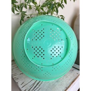 Vintage Tupperware, Jadeite Green 339-3 Quart Footed Colander / Strainer 9.5”